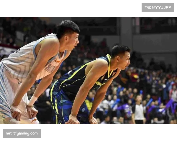 广东防守顾此失彼 下线协防过度导致上线被一步突破